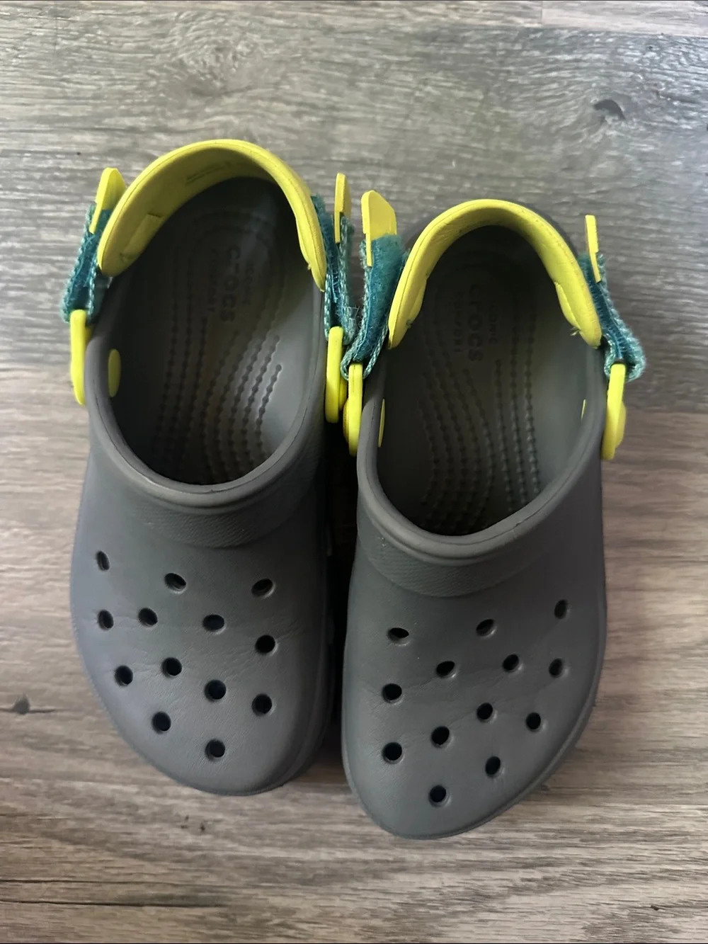 CROCS all terrain Clogs in Gray with Yellow Heel Strap kids size J1